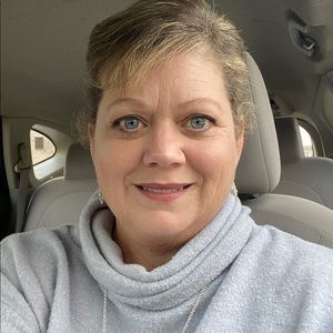 Meet your Posher, Dee dee